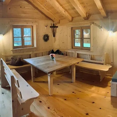Exklusive Chaletwohnung Mit Offener Galerie * Erl